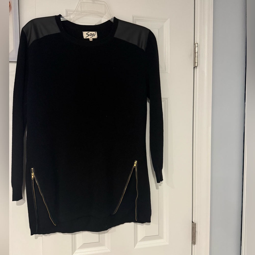 Sogi Zip Bottom Leather Top Sweater